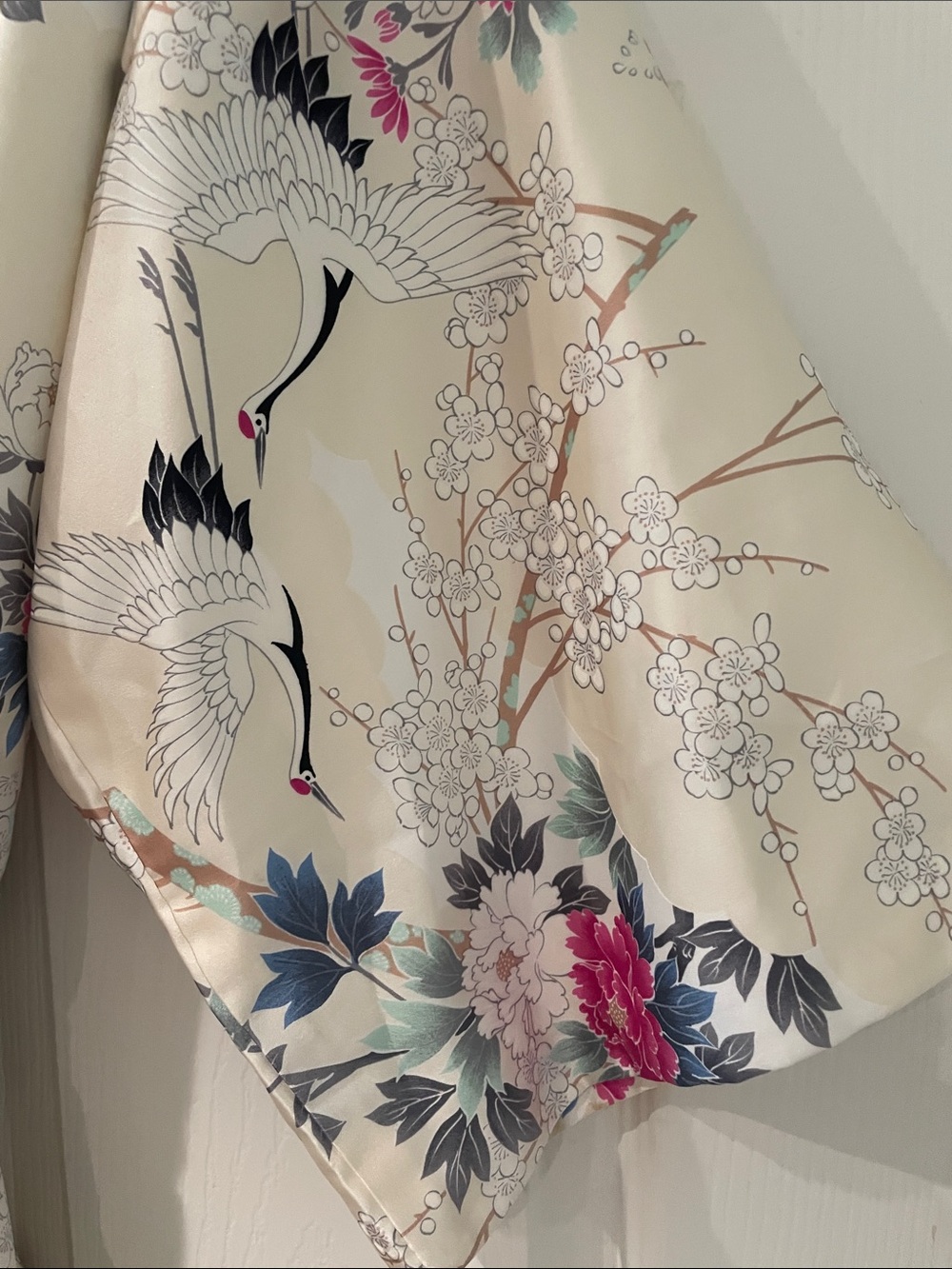 Vintage Japanese Oriental lined Robe beautiful floral/birds Fabric - Picture 2 of 13